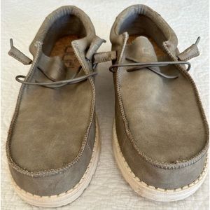 Men’s Hey Dudes size 13